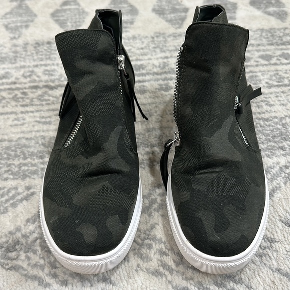 Steve Madden camo booties - Picture 2 of 3